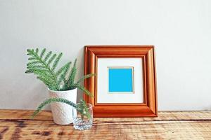 houten frame mockups met houten achtergrond foto