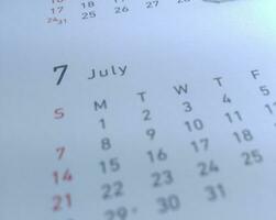 een maandelijks kalender achtergrond met een minimalistische ontwerp foto