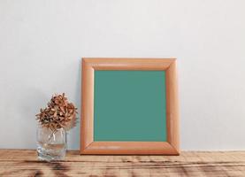 houten frame mockups met houten achtergrond foto