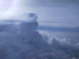 foto van een wolk landschap visie van de vlak