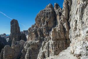 visie van de berg pieken brenta dolomieten. trentino, Italië foto