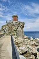 historisch uitkijktoren Bij de haven van Rio jachthaven, eiland van elba,toscane,mediterraan zee, italië foto