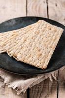 traditioneel matzah brood foto