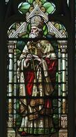 ai gegenereerd st Patrick gebrandschilderd glas venster foto