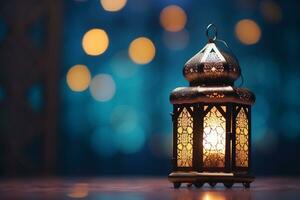 ai gegenereerd sier- Arabisch lantaarns. glinsterende gouden bokeh lichten Aan de tafel foto