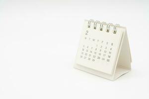 gemakkelijk bureau kalender in feb met Nee jaar geïsoleerd Aan wit achtergrond. kalender concept met kopiëren ruimte. foto