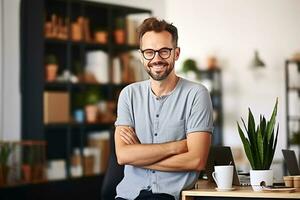 ai gegenereerd portret van geslaagd en gelukkig zakenman, kantoor arbeider glimlachen en op zoek Bij camera met gekruiste armen, werken binnen modern kantoor. foto