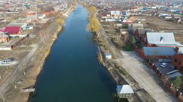 visie van de top van de dorp. straten zonder asfalt en gelijkvloers huizen. de Kuban dorp. foto