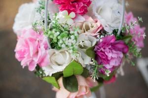 bloemen versierd voor bruiloft achtergrond foto