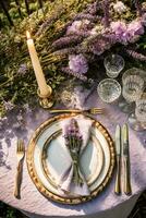 ai gegenereerd bruiloft tafellandschap, elegant formeel avondeten tafel instelling, tafel scape met lavendel decoratie voor vakantie partij evenement viering, generatief ai foto