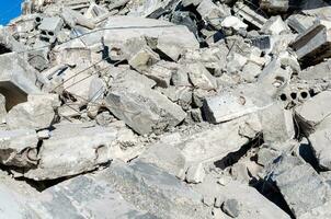 steen blokken van de muur van de huis vernietigd door de aardbeving foto