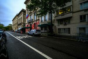 Russisch consulaat in nyc geschilderd rood foto