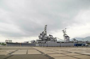 oorlogsschip admiraal Kutoezov. de Oppervlakte van novorossiejsk zee reclame haven. foto