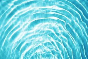 mooi water structuur met golven. turkoois kleur, water achtergrond foto