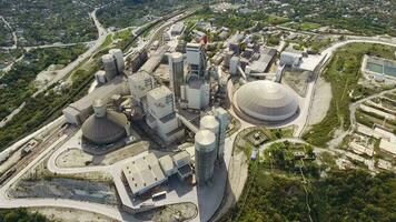 fabriek voor de productie en voorbereiding van gebouw cement. cement industrie. foto