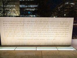 Washington, gelijkstroom, Verenigde Staten van Amerika - 12.12.2023 dwight david eisenhower gedenkteken, opschrift van thuiskomst toespraak van juni 22, 1945 foto