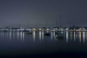 mistig baai jachthaven foto