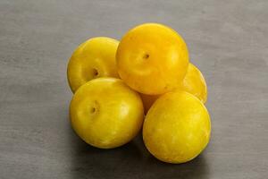 geel zoet Pruim hoop fruit foto