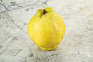 rijp zoet biologisch kweepeer fruit foto