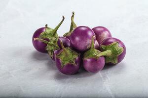 rauw klein Purper Aziatisch baby aubergine foto