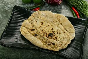 Indisch traditioneel tandori brood - roti foto