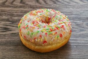 zoete geglazuurde vanille donut met glazuur foto