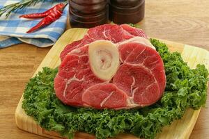 rauw ossobuco-rundvlees om te koken foto