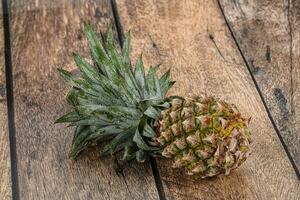 zoet biologisch rijp tropisch ananas foto