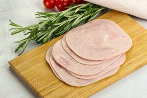 gesneden varkensvlees ham voor boterhammen foto
