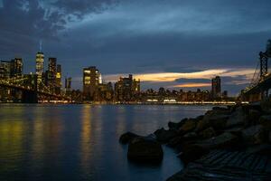 Manhattan Bij zonsondergang foto