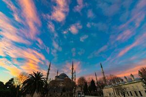 Islamitisch of Ramadan concept foto. blauw moskee of sultanahmet camii foto