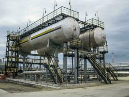 kogels voor werkwijze water in de olie veld. buffer tanks voor voor foto