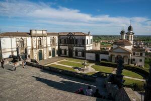 Monselice, italië-april 16, 2023-uitzicht van de oratorium van san Giorgio en villa duodo in monselie gedurende een zonnig dag foto