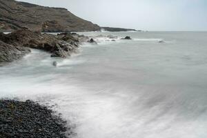 Lanzarote kust in een bewolkt dag foto