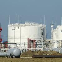 opslagruimte tanks voor petroleum producten foto