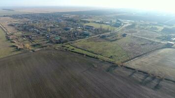 dorp elitnyy krasnoarmeyskiy wijk, krasnodar krai, Rusland. vliegend Bij een hoogte van 100 meter. de ruïneren en vergeetachtigheid foto