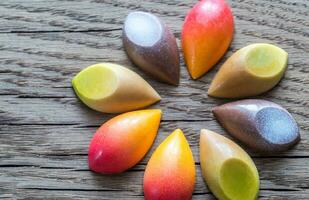 luxe chocola snoepjes in de vorm van bloem foto