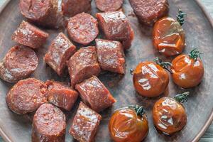 geroosterd chorizo met kers tomaten foto