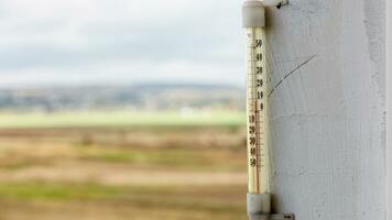 glas thermometer, kwik thermometer geïsoleerd foto