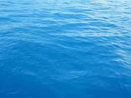 de textuur van het Egeïsche zeewater foto