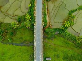 de schoonheid van de ochtend- panorama met zonsopkomst in Indonesië dorp foto