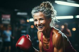 ai gegenereerd portret van atletisch grijs haar- vrouw werken uit in Sportschool . geschiktheid en bodybuilding concept foto