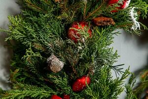 Kerstmis samenstelling. krans van Kerstmis boom takken foto