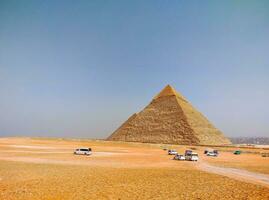 een mooi afbeelding van de piramides in Gizeh, Egypte foto