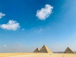 een mooi afbeelding van de piramides in Gizeh, Egypte foto