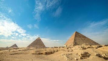 een mooi afbeelding van de piramides in Gizeh, Egypte foto