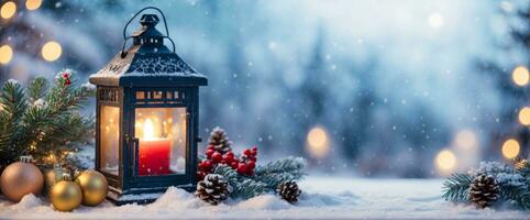 ai gegenereerd Kerstmis lantaarn Aan sneeuw met een Spar Afdeling en decoratief ornamenten. kaarslicht verlicht de tafereel met een wazig achtergrond met sneeuwval en onscherp lichten foto