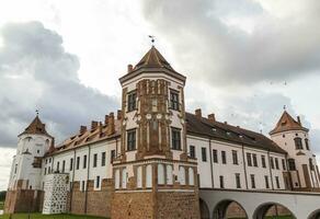 mijnheer, Wit-Rusland - 10.03.2023 -schot van de mir kasteel complex. mijlpaal foto