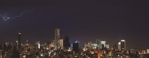 mooi stad Bij nacht. Beiroet, Libanon foto