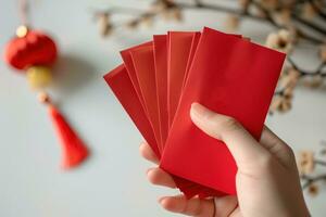 ai gegenereerd een hand- Holding rood enveloppen voor Chinese nieuw jaar foto